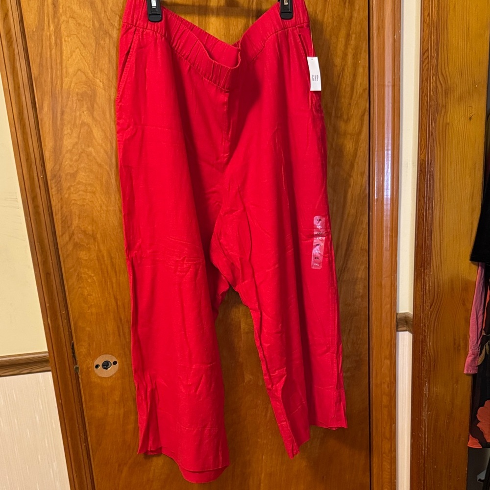 GAP Women's Bright Red Cropped Pants